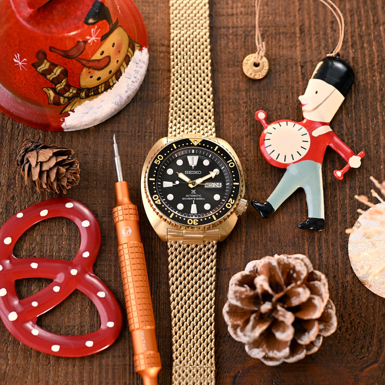 Gebogenes Massy Mesh Uhrenarmband, kompatibel mit Seiko Gold Turtle SRPC44 SRPD46, V-Schließe, Voll-IP-Gold