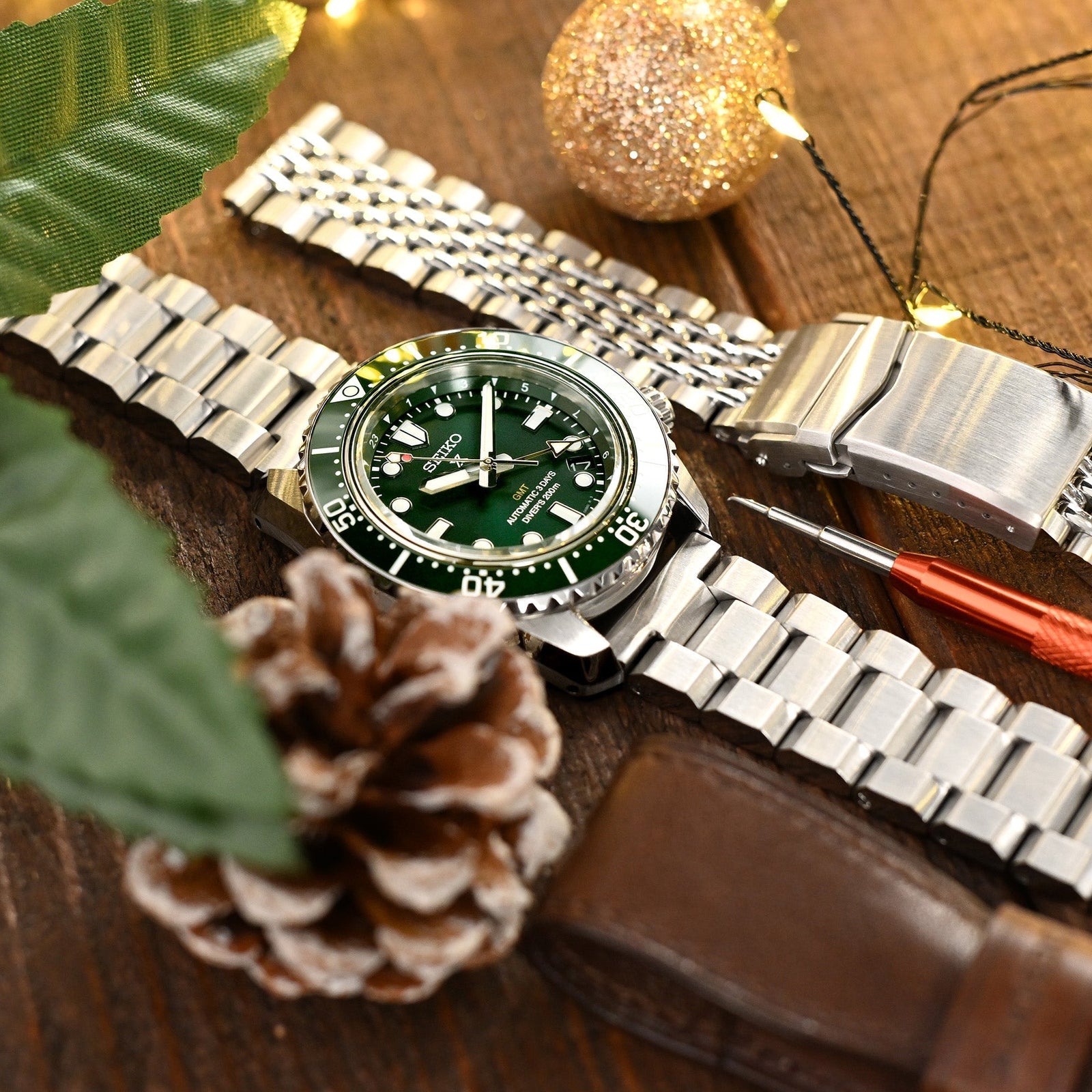Seiko Prospex Green GMT SPB383 review With 20mm Watch Bands from Strapcode