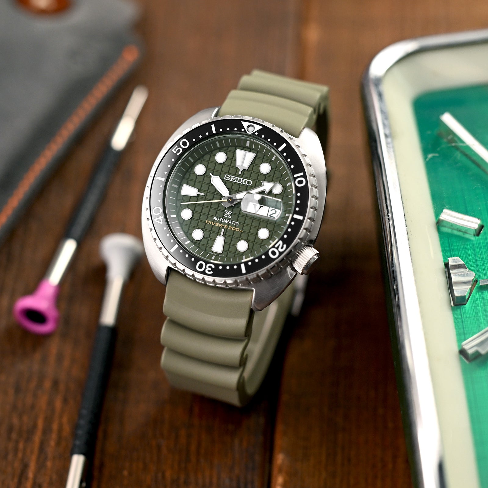 Q.R. Firewave Resilient Cuved End FKM rubber Watch Strap, Ash Green Strapcode watch bands