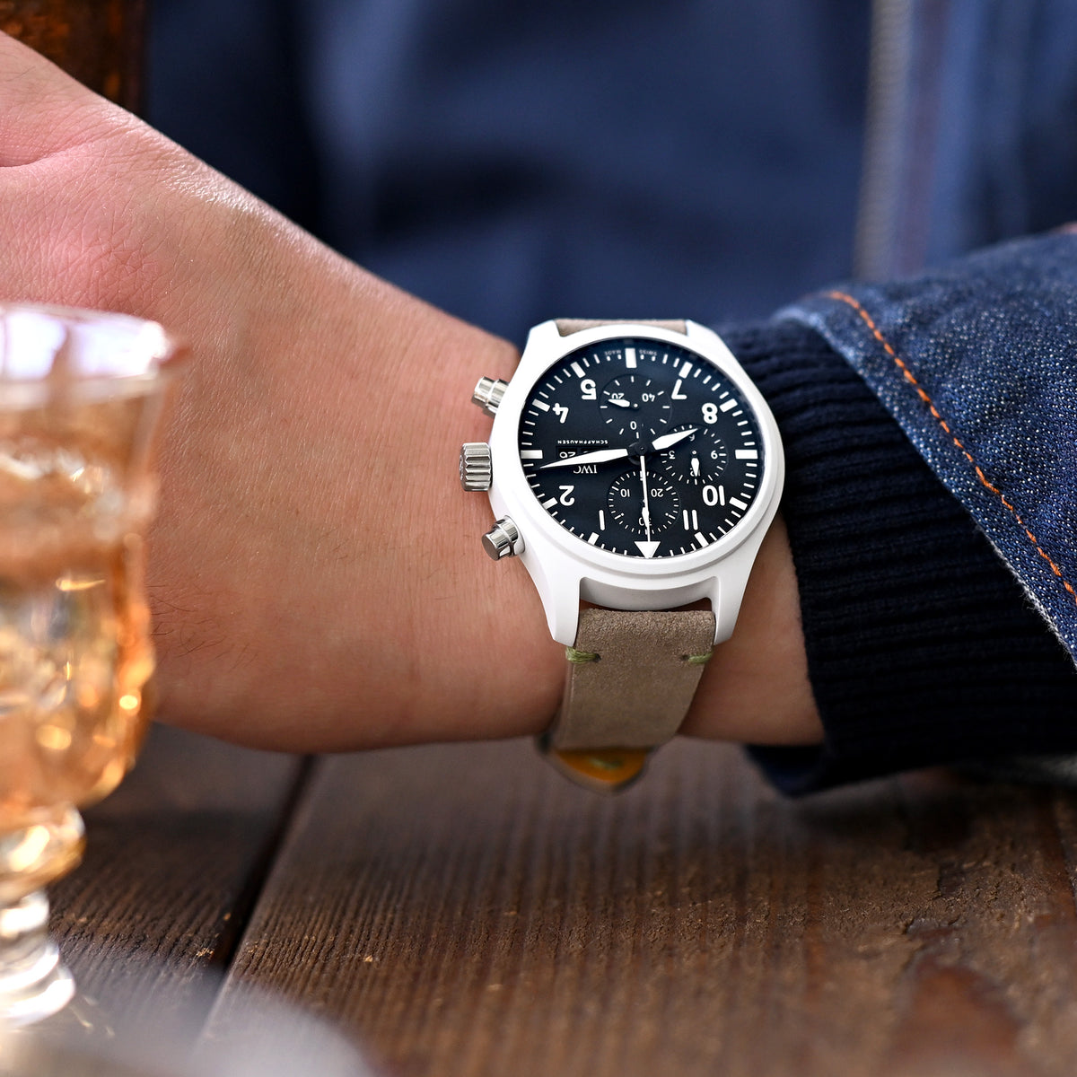 Q.R. Correa de reloj de ante color beige/caqui 19mm a 21mm, banda de cuero con costura verde.