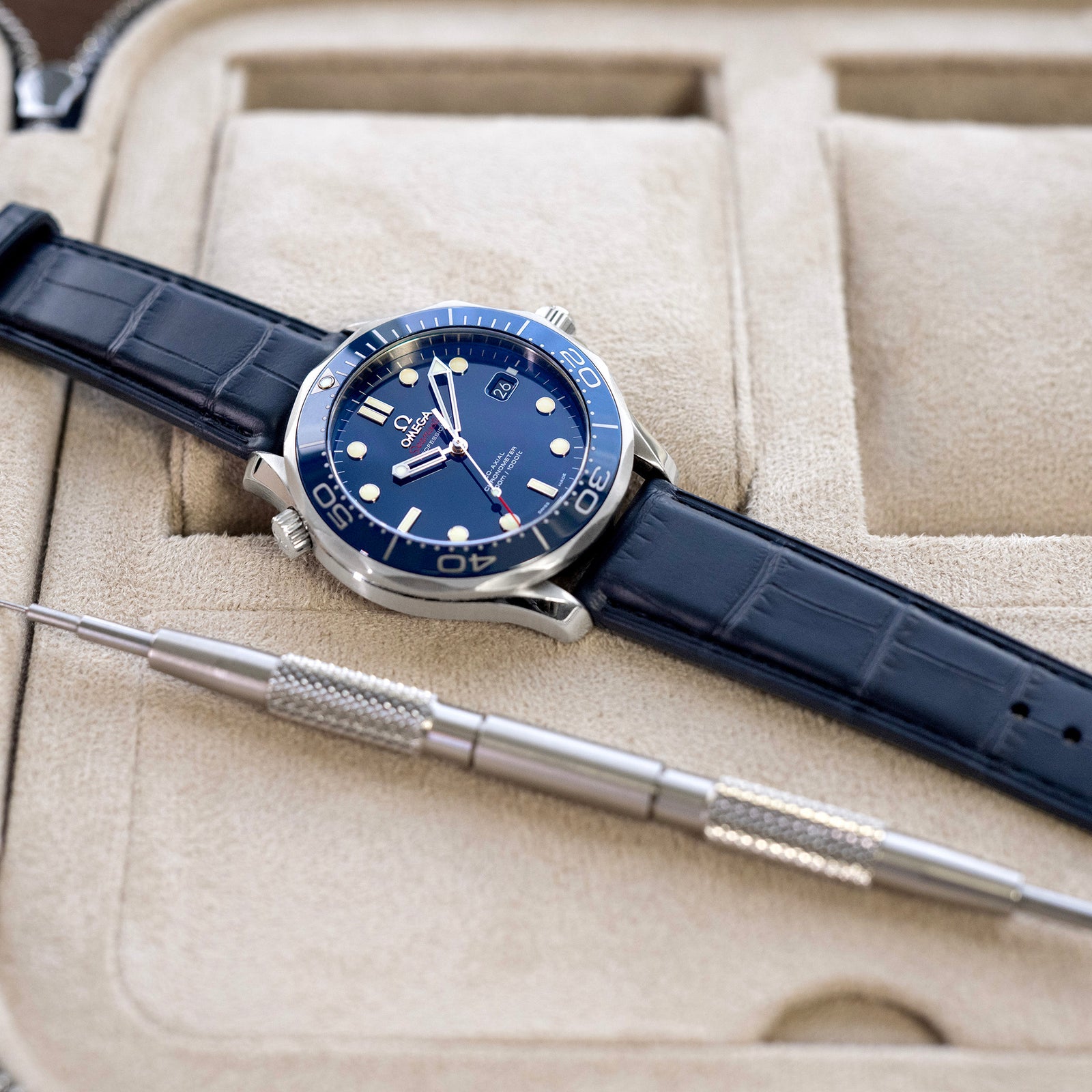 FKM43 Premium Dark Blue Alligator Embossed FKM Rubber Watch Band, 20mm or 22mm Strapcode watch bands