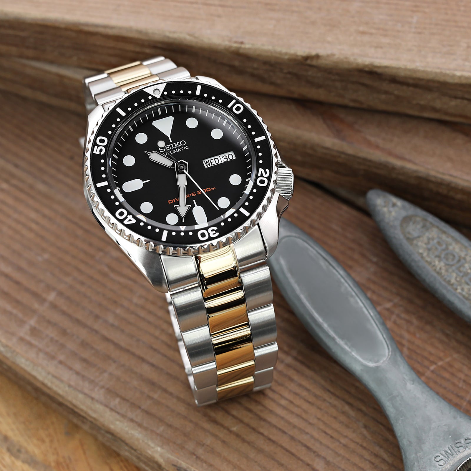 22mm Super-O Boyer Uhrenarmband für Seiko SKX007 SKX009 SKX011, Edelstahl – Zweifarbige IP-Gold polierte Mittelglieder, 18mm V Diver-Schließe