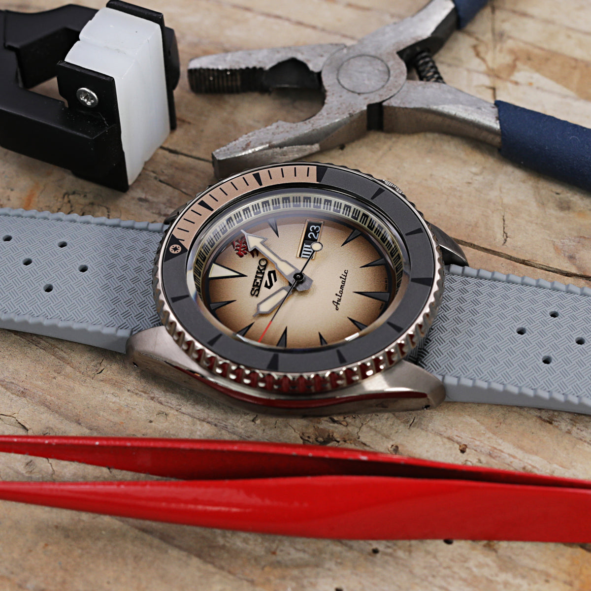 Seiko 5 Sports SBSA093 SRPF71K1 Naruto &amp; Boruto Limited 6500, GAARA Strapcode Watch Bands