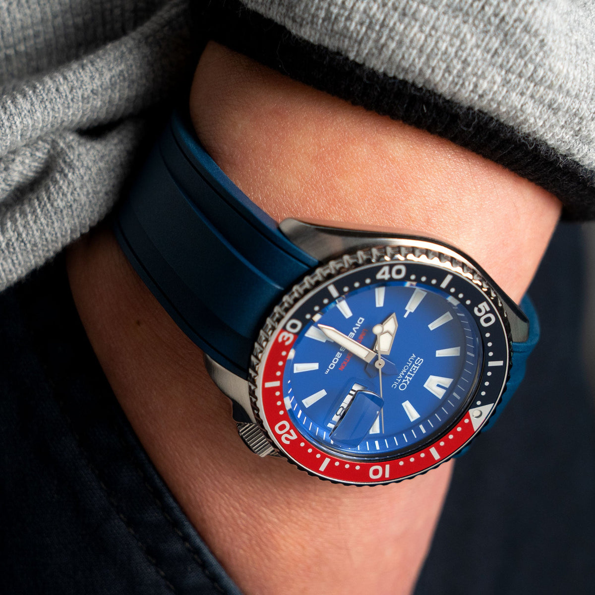 Seiko SKX009 Diver&#39;s 200m Automatic Watch Strapcode Watch Bands